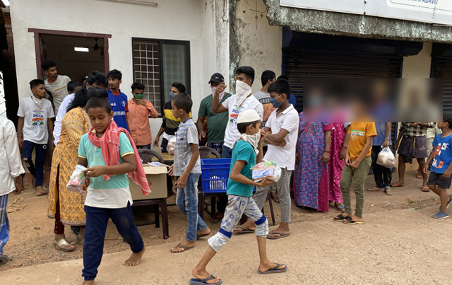Grace Ministry distributes grocery items to the poor and needy in Mangalore who are facing issues in managing food items due to National COVID 19 lockdown. 